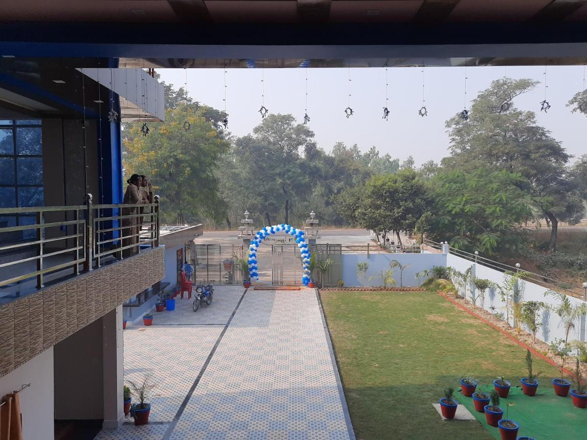 Hotel Blue Diamond Bahraich Экстерьер фото